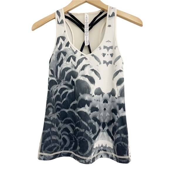 lululemon athletica Tops - LULULEMON ATHLETICA Sports Bra Tank Tankini Black & White Print Yoga Size 6
